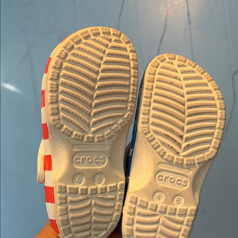 U.S.A Crocs size 6 women - Picture 2 of 3
